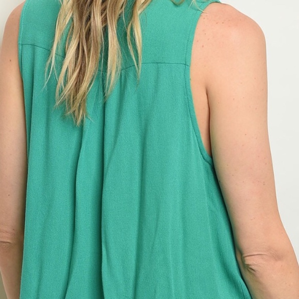 ❌DONATED❌Green Sleeveless V-neck Detail Snap Top - Picture 3 of 8